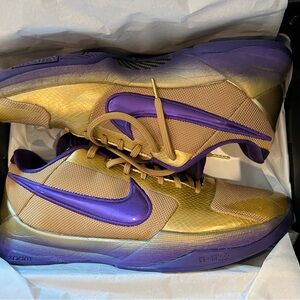 Size 13 - Nike Zoom Kobe 5 Protro x Undefeated Hall Of Fame (with box)